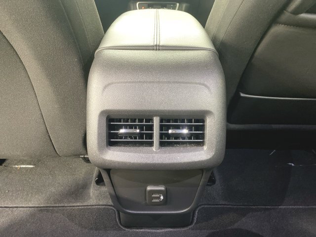 Used 2024 GMC Terrain SLE w/ Driver Convenience Package FWD image 20