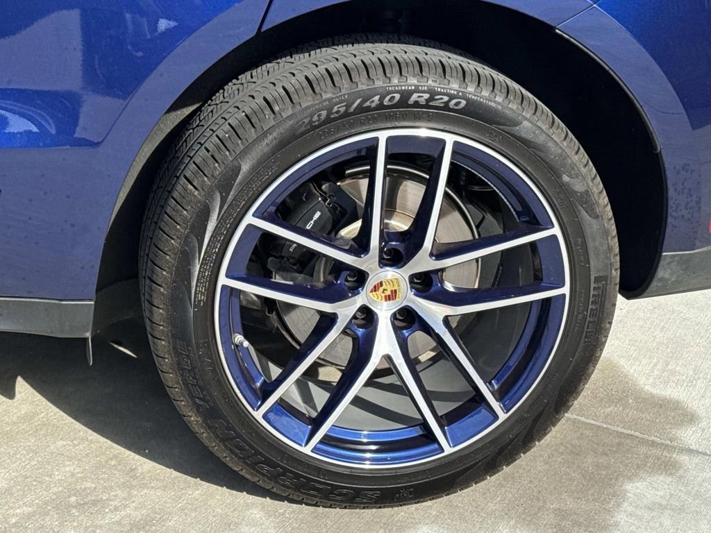 Certified 2025 Porsche Macan image 8