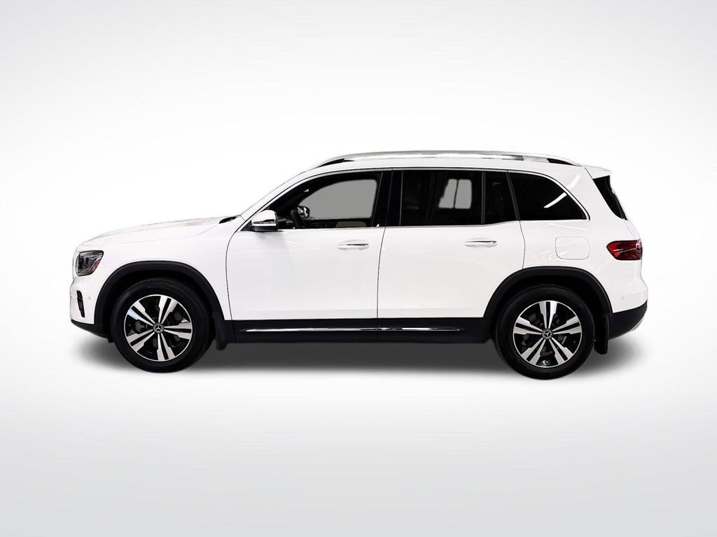 Used 2025 Mercedes-Benz GLB 250 image 2