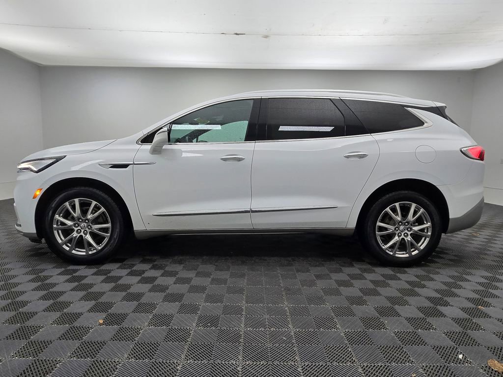 Used 2024 Buick Enclave Essence image 25