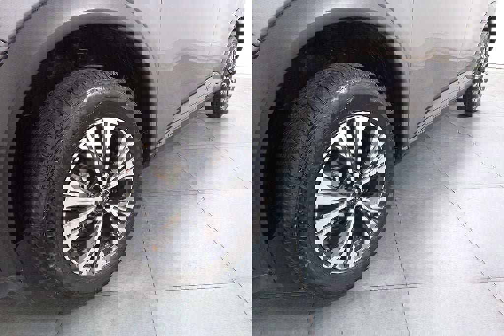 Used 2023 Nissan Rogue SV image 30