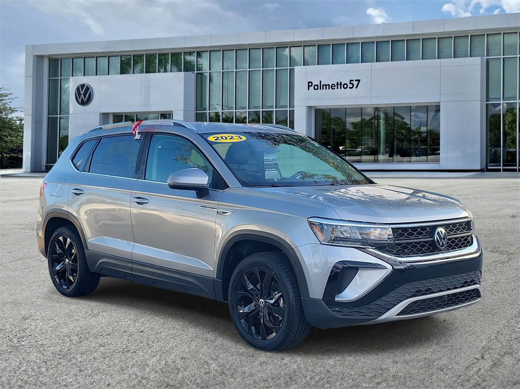 Certified 2023 Volkswagen Taos SE w/ Black Wheel Package image 3