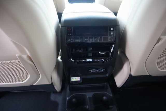 New 2025 Jeep Grand Cherokee L Limited w/ Trailer Tow Package image 5