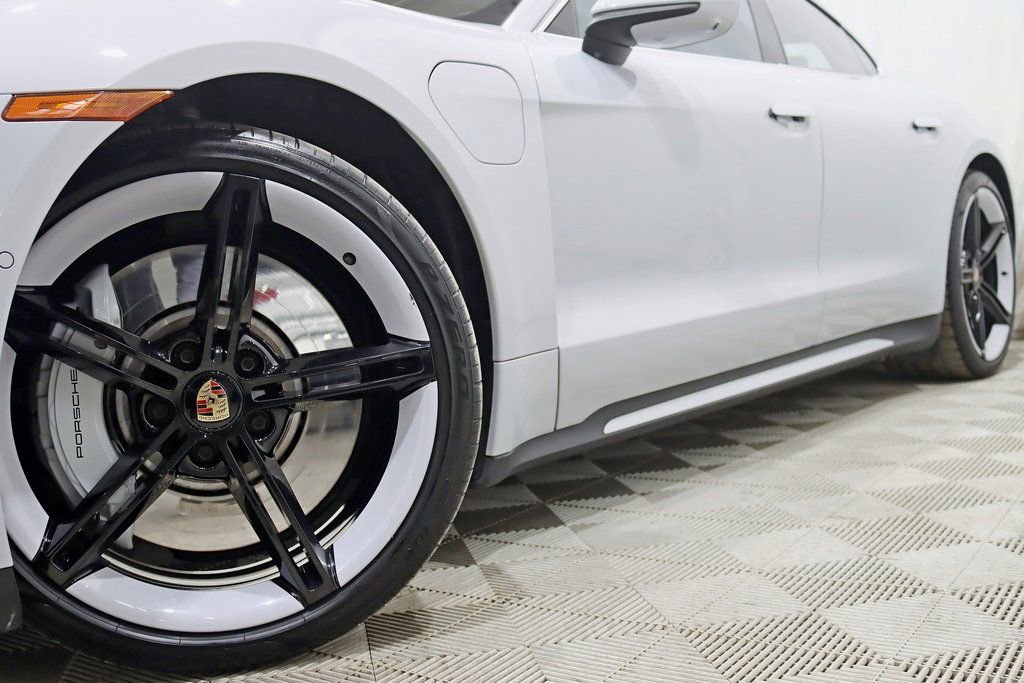 Used 2023 Porsche Taycan Turbo image 4