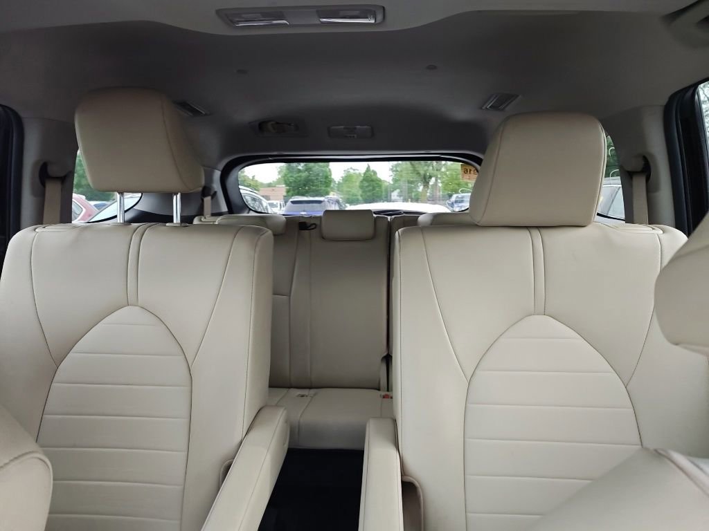 Used 2024 Toyota Highlander XLE AWD/4WD image 9