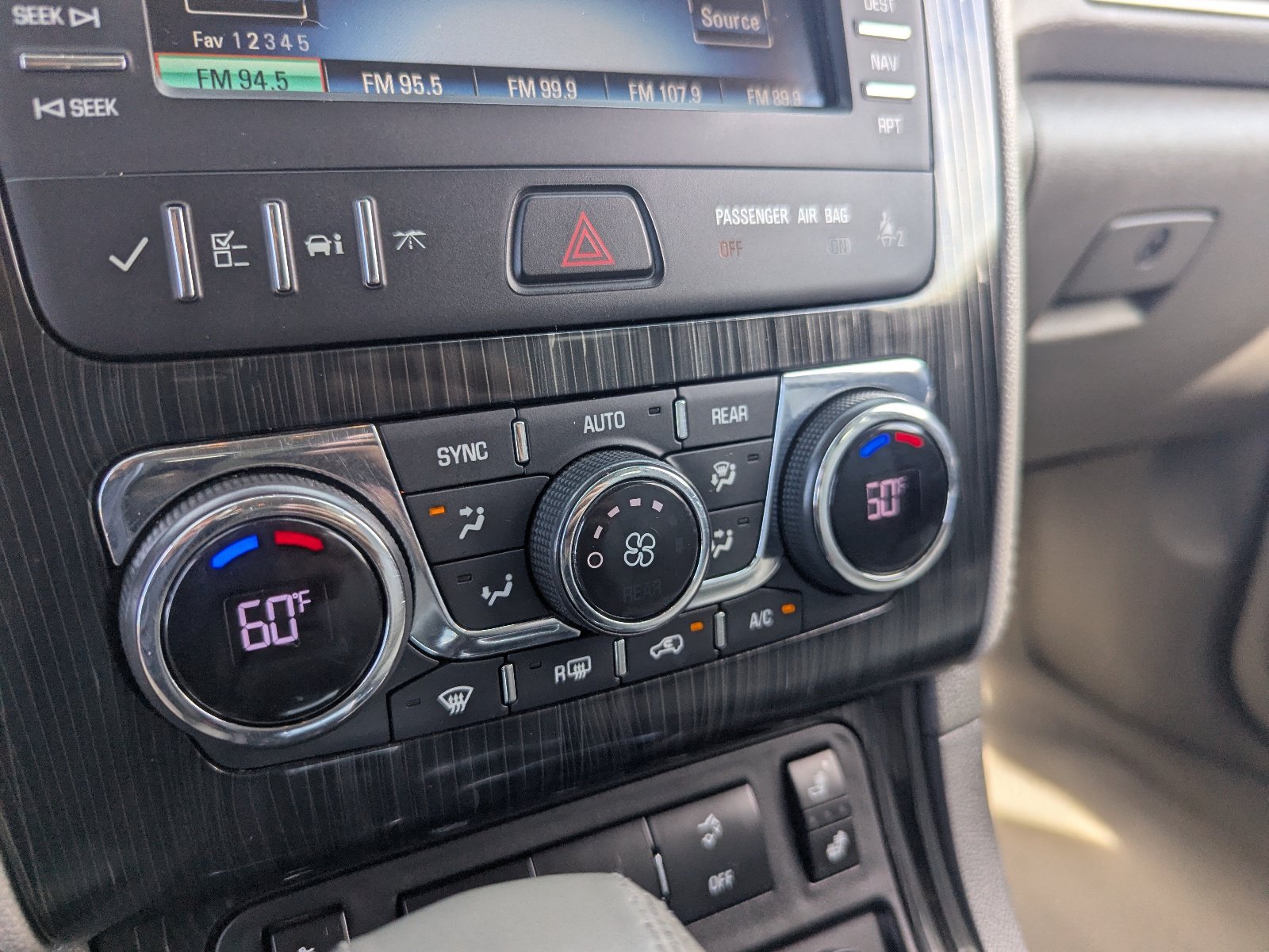 Used 2015 Chevrolet Traverse LT AWD/4WD image 26