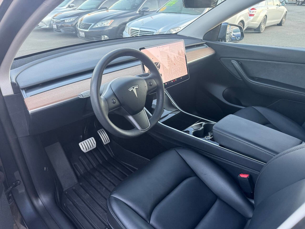 Used 2020 Tesla Model Y Long Range image 12