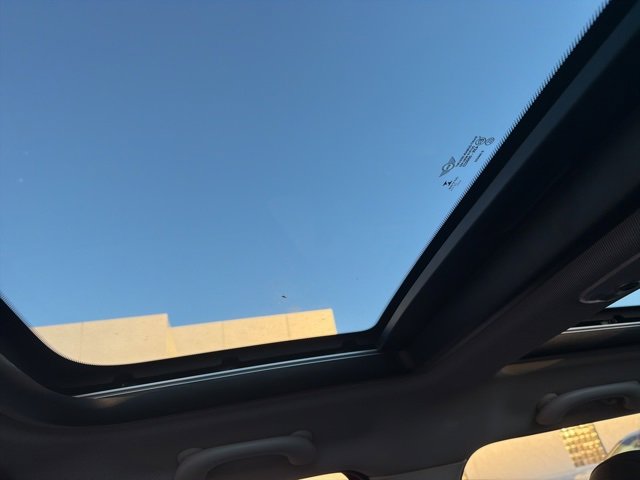 Used 2021 MINI Cooper 4-Door Hardtop w/ Storage Package image 55