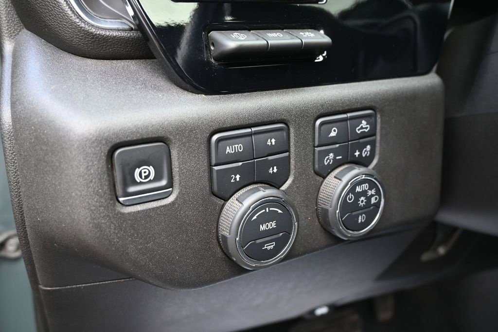 Used 2025 Chevrolet Silverado 3500 LTZ w/ LTZ Plus Package AWD/4WD image 29