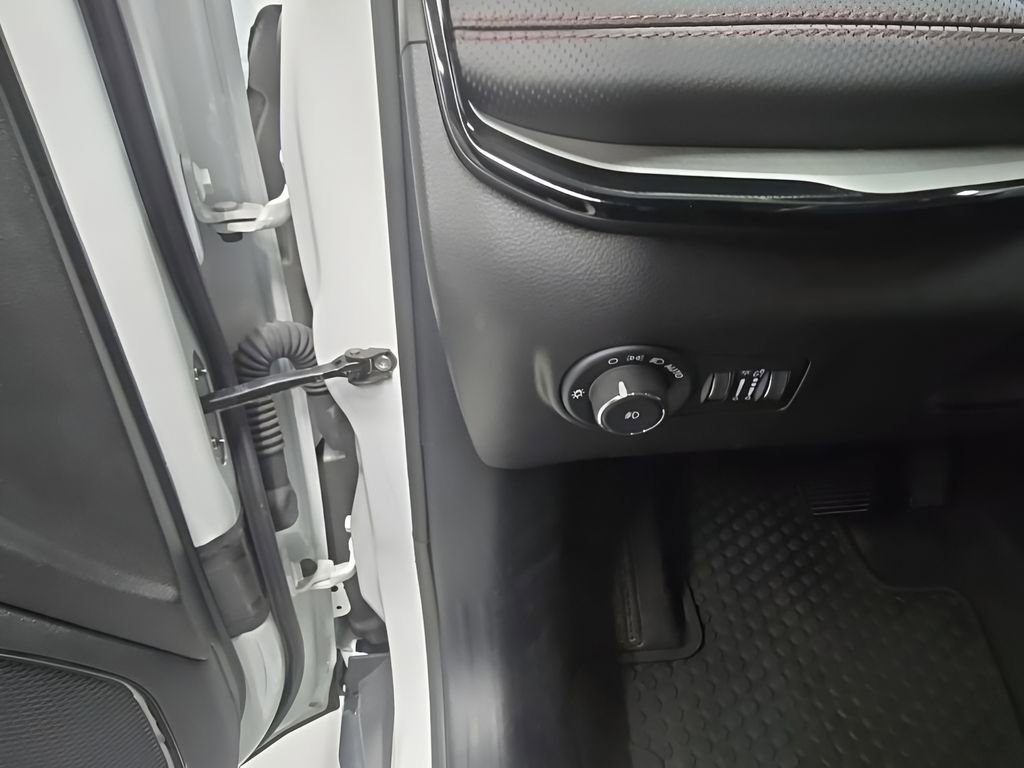 Used 2025 Jeep Compass Trailhawk AWD/4WD image 11