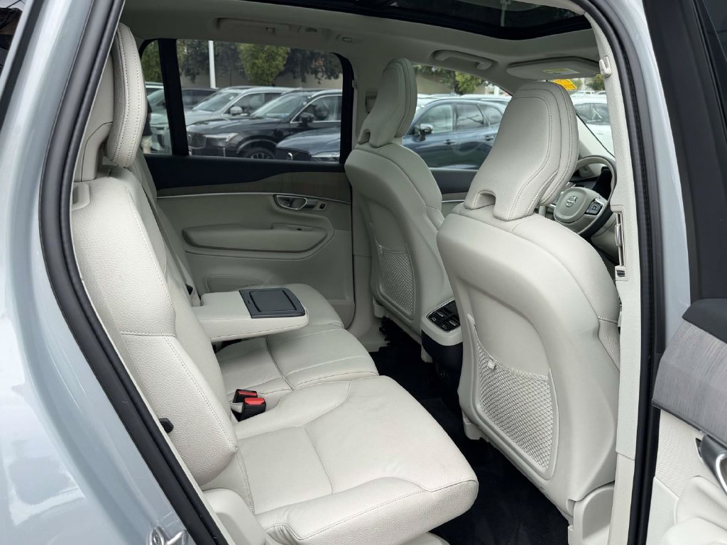 Used 2024 Volvo XC90 B6 Plus AWD/4WD image 13