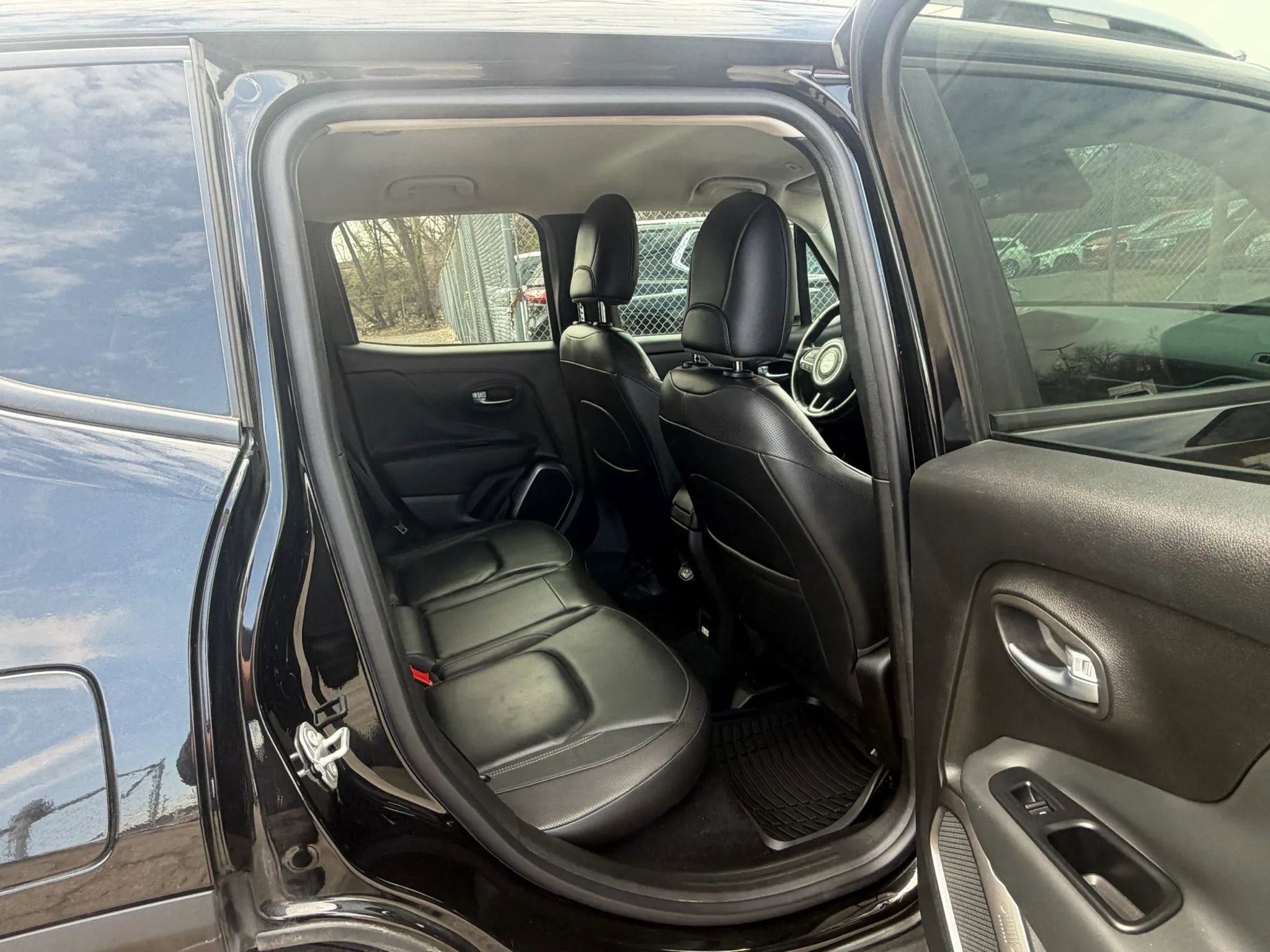 Used 2018 Jeep Renegade Limited FWD image 28