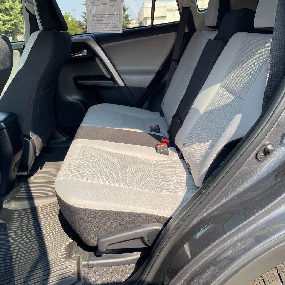 Used 2018 Toyota RAV4 XLE image 11