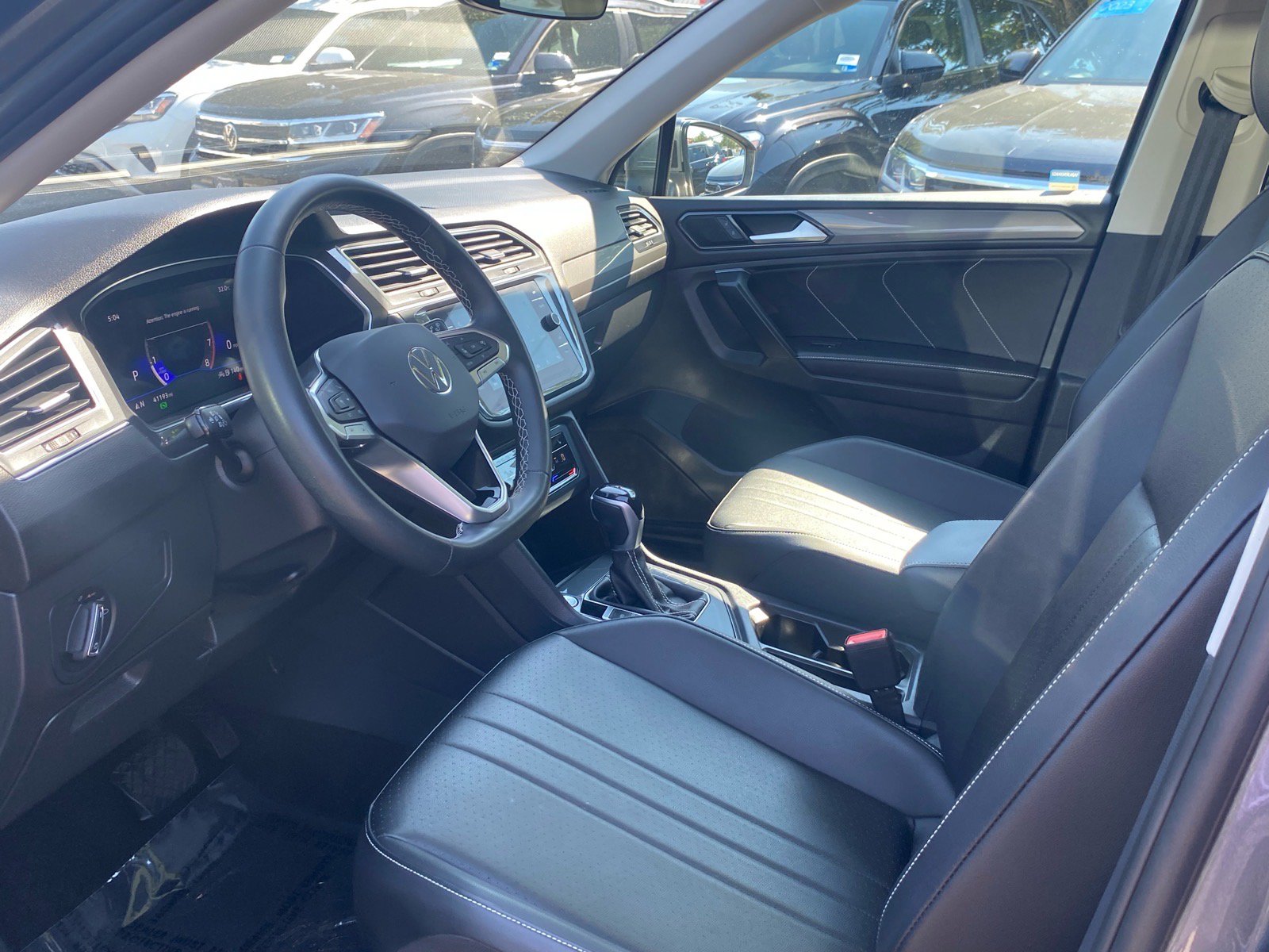 Certified 2023 Volkswagen Tiguan SE w/ Panoramic Sunroof Package FWD image 10