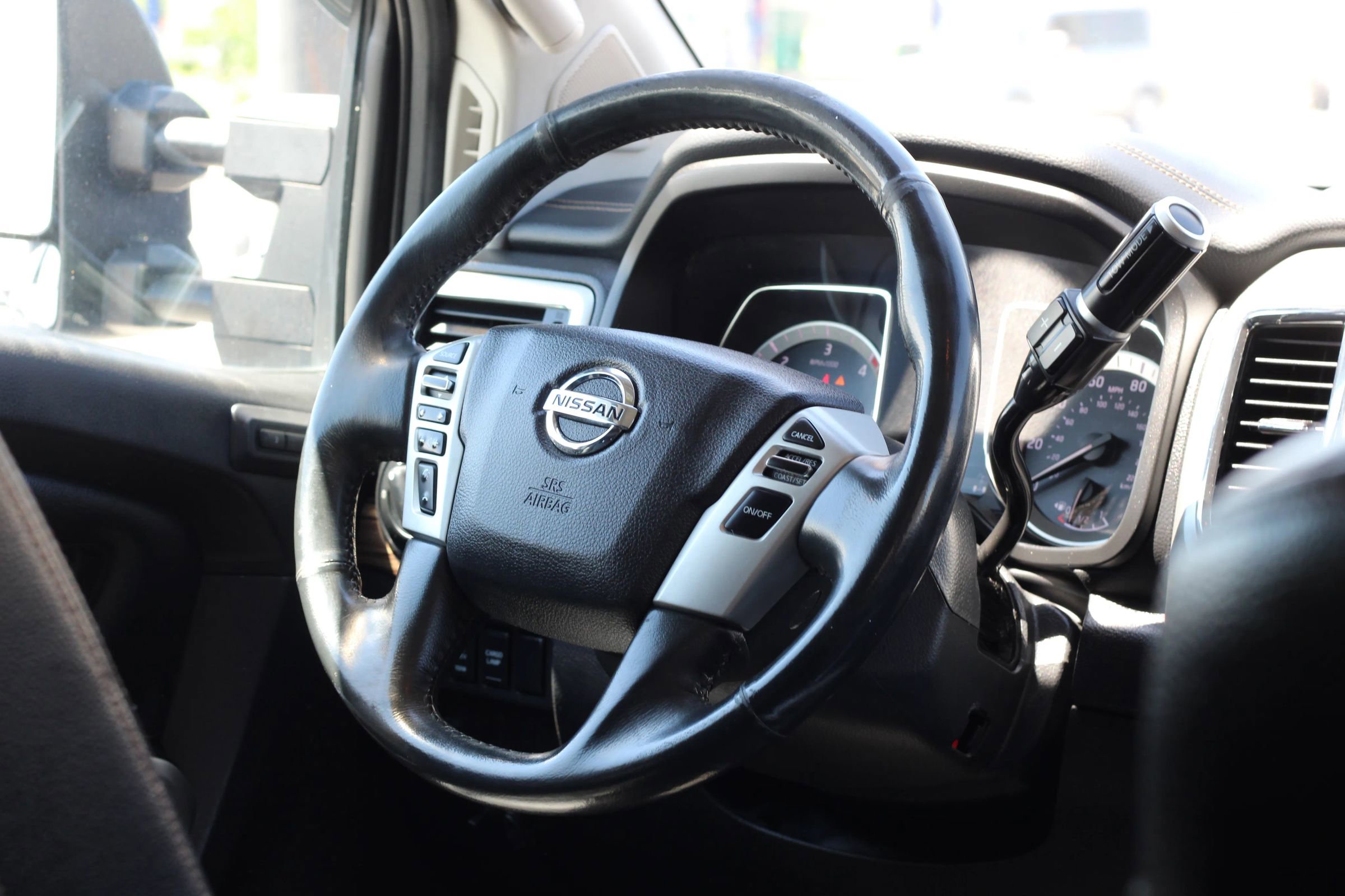 Used 2016 Nissan Titan SL AWD/4WD image 14