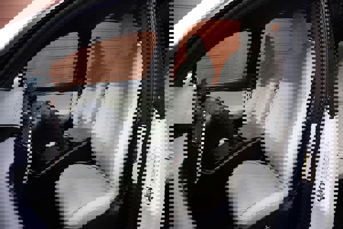 Used 2022 Tesla Model X Plaid image 29