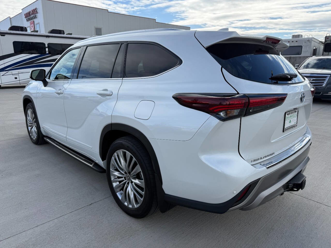Used 2024 Toyota Highlander Platinum AWD/4WD image 5