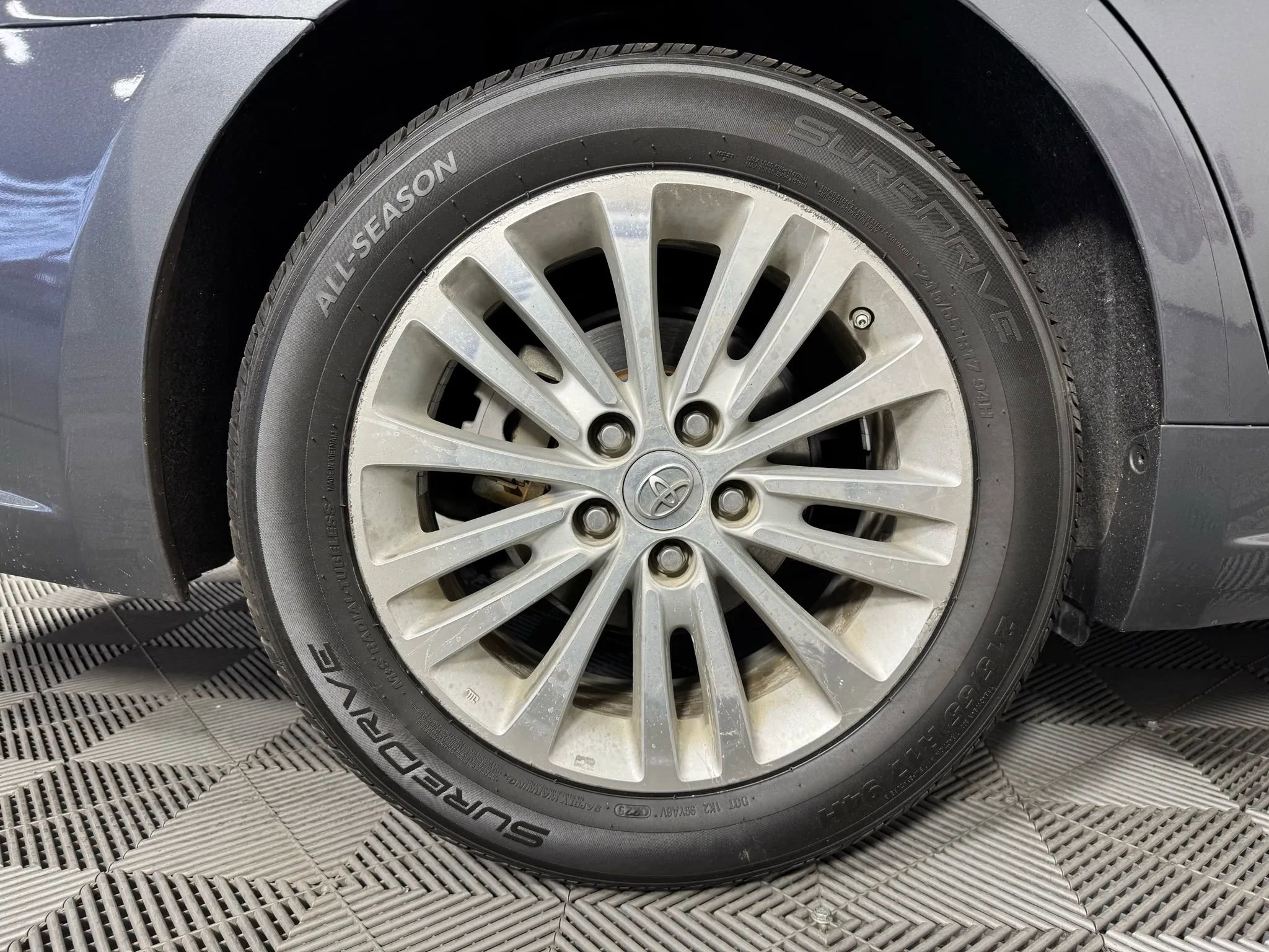 Used 2013 Toyota Avalon Limited image 46