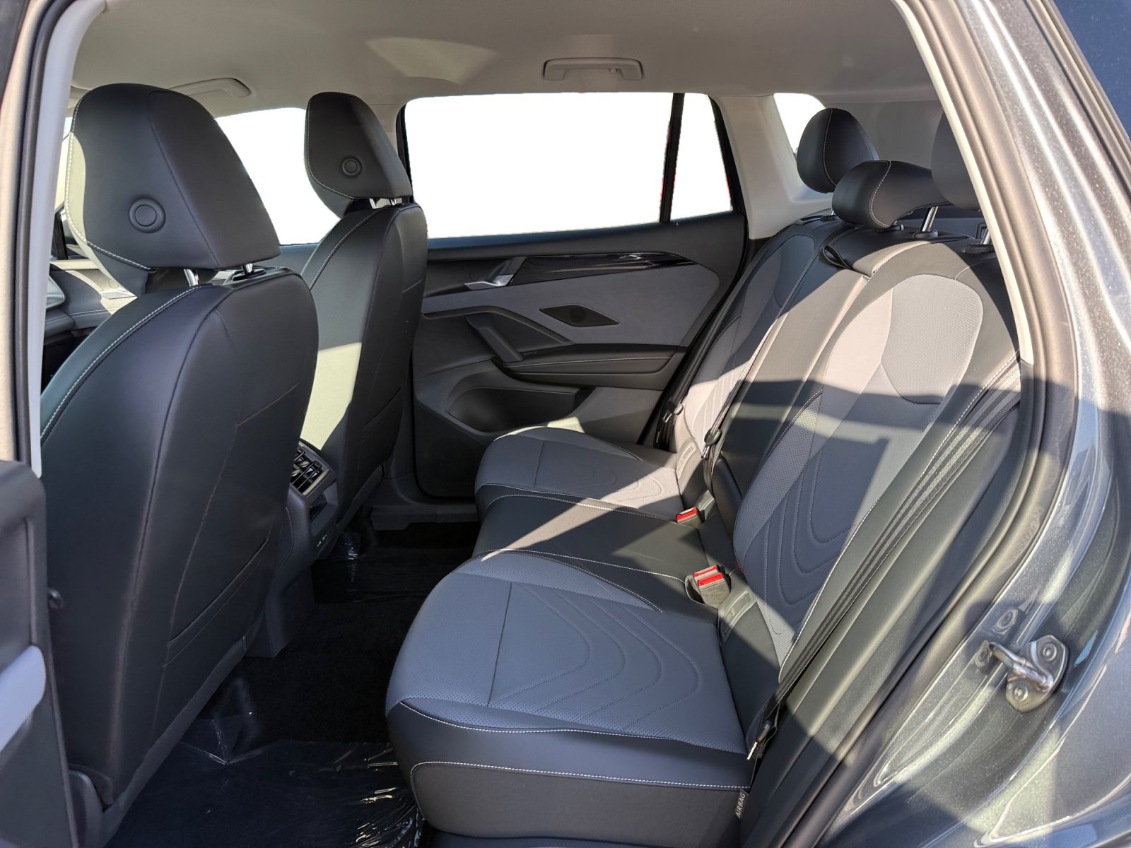 New 2026 Volkswagen Tiguan SE AWD/4WD image 16