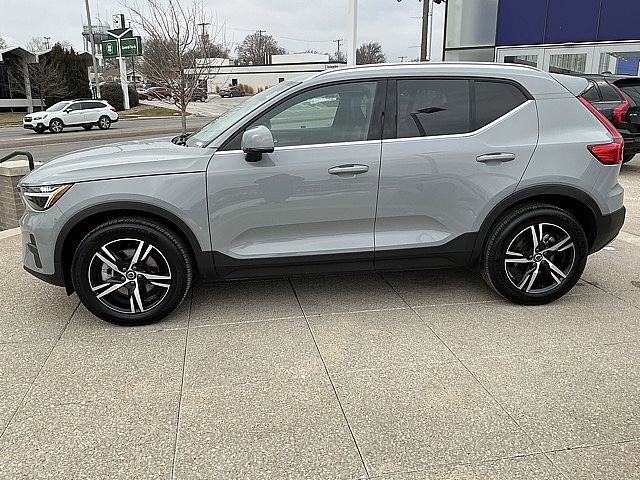 Certified 2025 Volvo XC40 B5 Core image 11