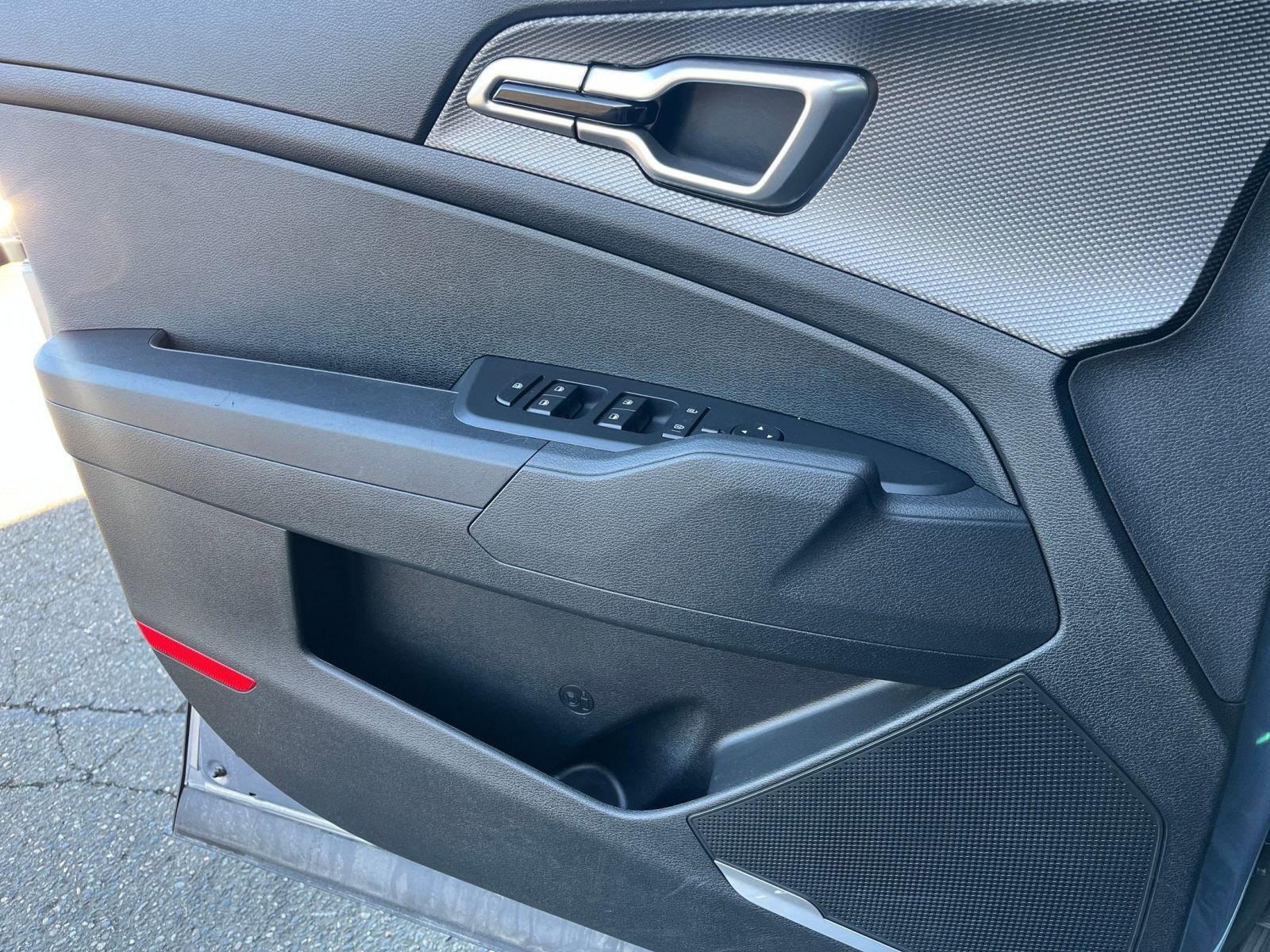 Used 2025 Kia Sportage LX image 18