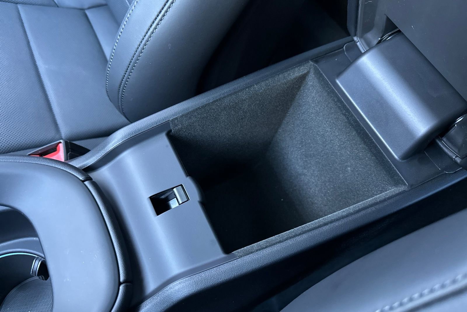 Certified 2025 Porsche Macan 4S Electric image 27