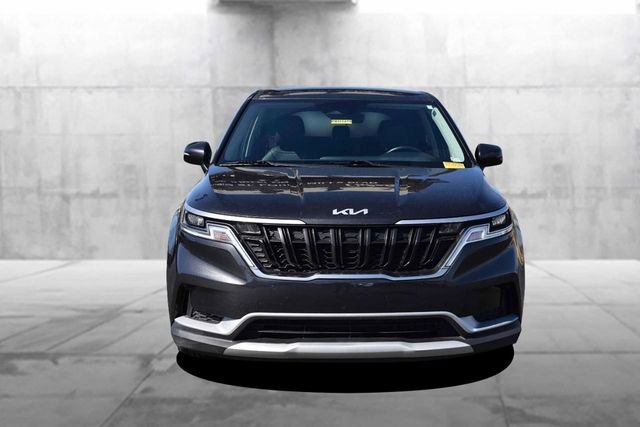 Used 2024 Kia Carnival LX image 4