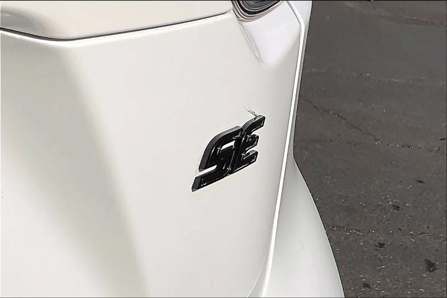 Used 2022 Toyota Corolla SE w/ Carpet Mat Package (TMS) FWD image 9