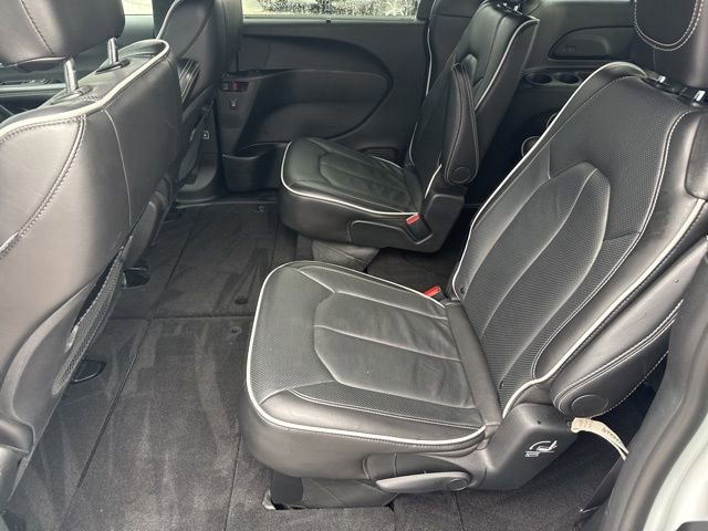 Used 2025 Chrysler Pacifica Limited image 21