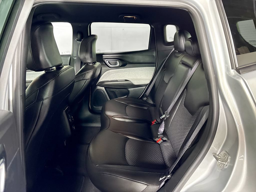 Used 2025 Jeep Compass Latitude AWD/4WD image 19