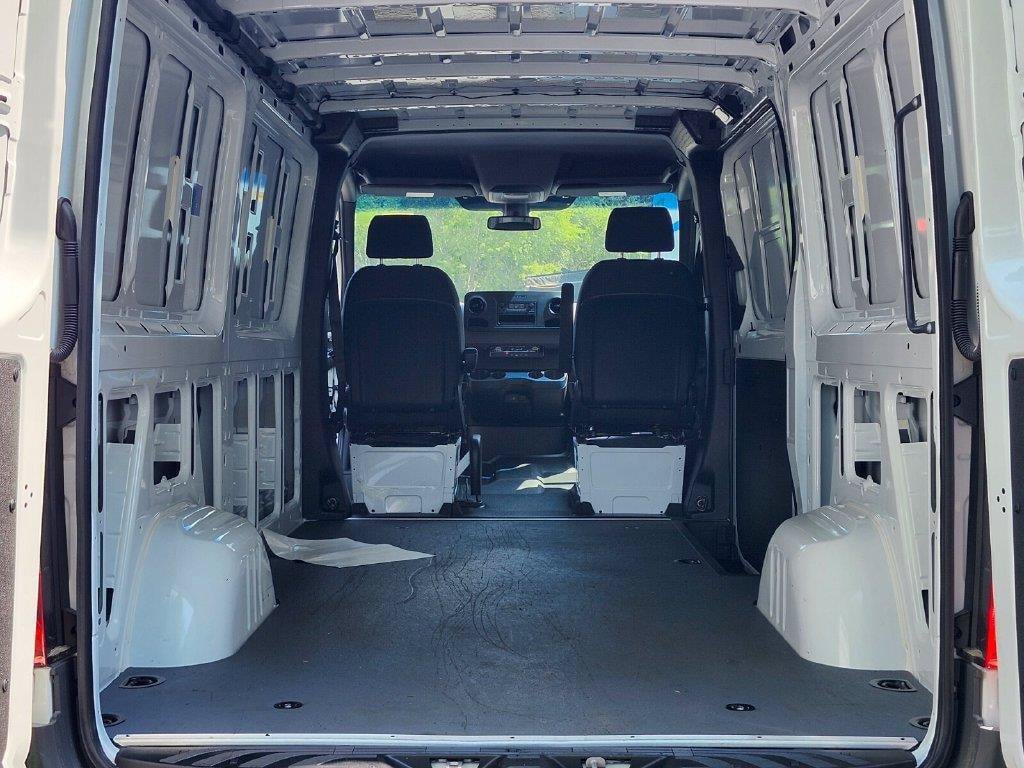 Used 2025 Mercedes-Benz Sprinter 2500 image 28