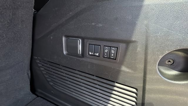 Used 2024 Chevrolet Tahoe Premier RWD image 38