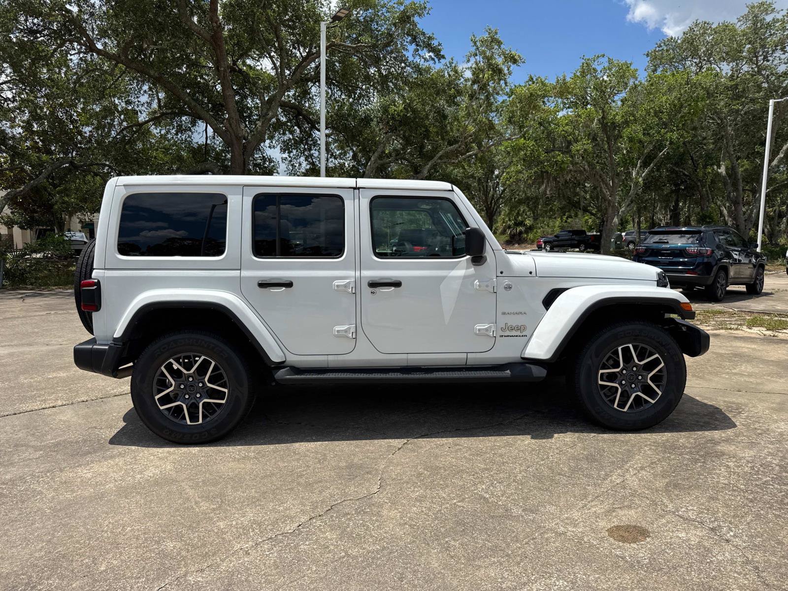 Certified 2024 Jeep Wrangler Unlimited Sahara AWD/4WD image 2