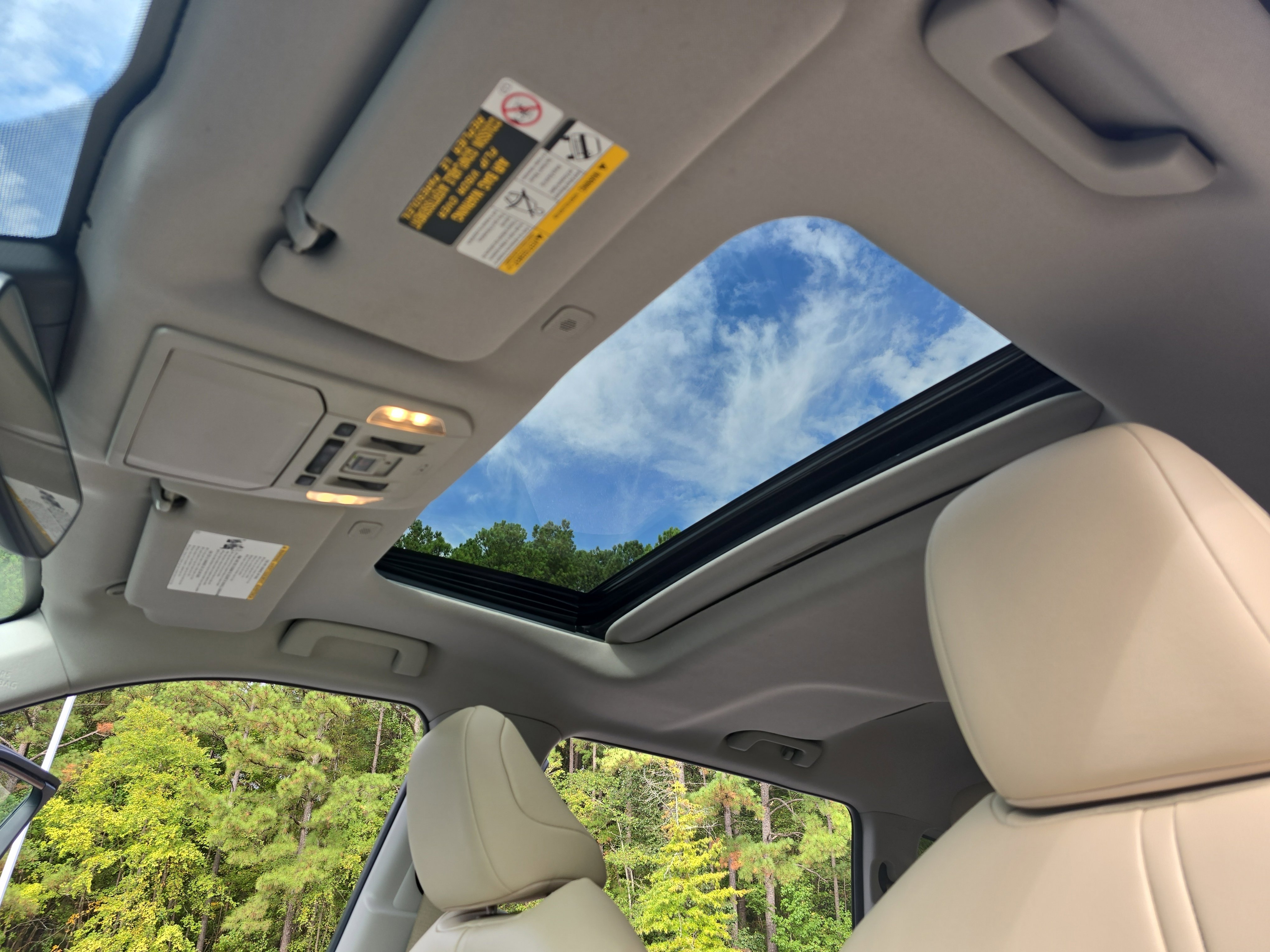 Used 2023 Toyota Highlander XLE image 31