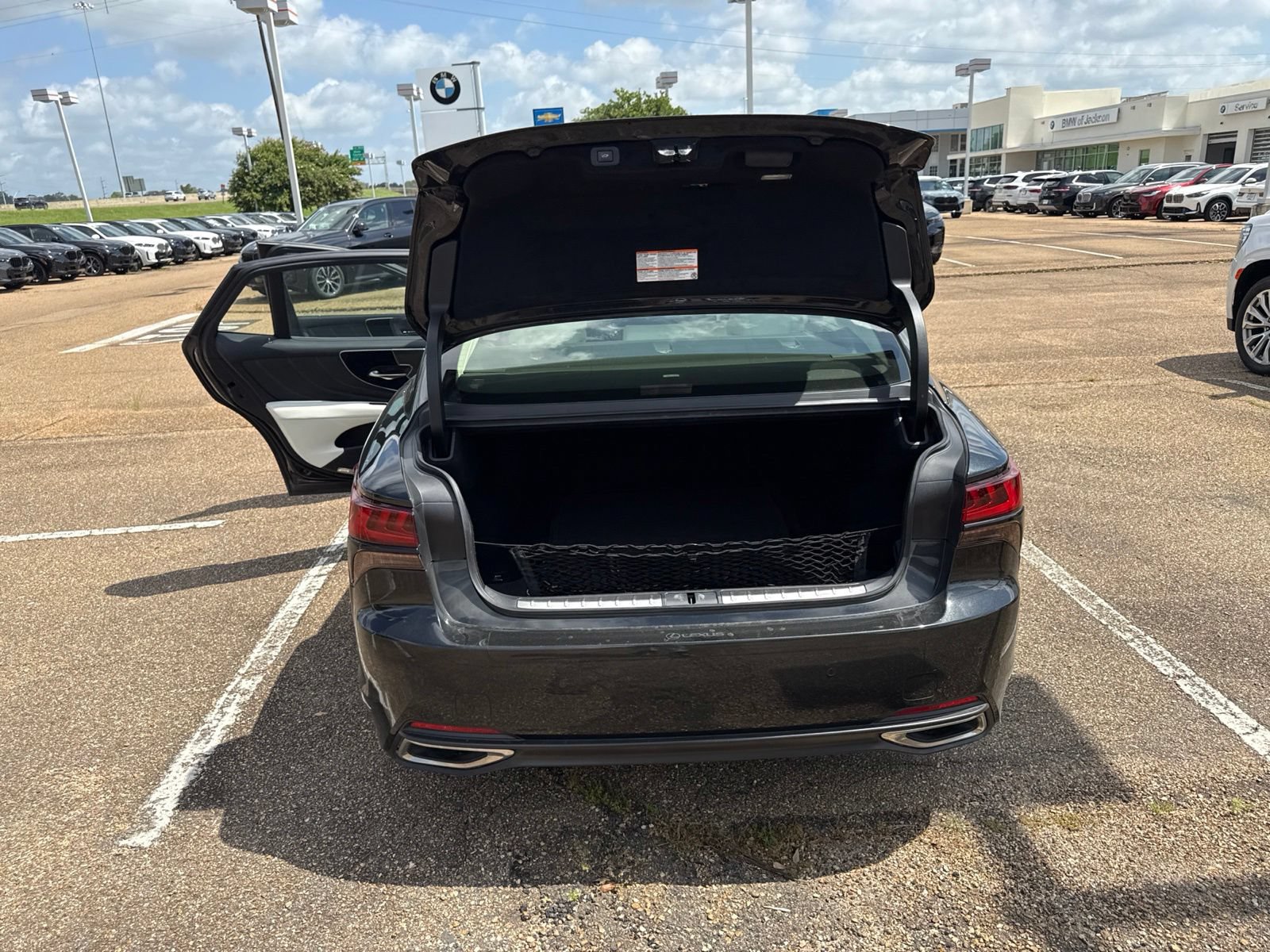 Used 2022 Lexus LS 500 w/ Interior Upgrade Package RWD image 9
