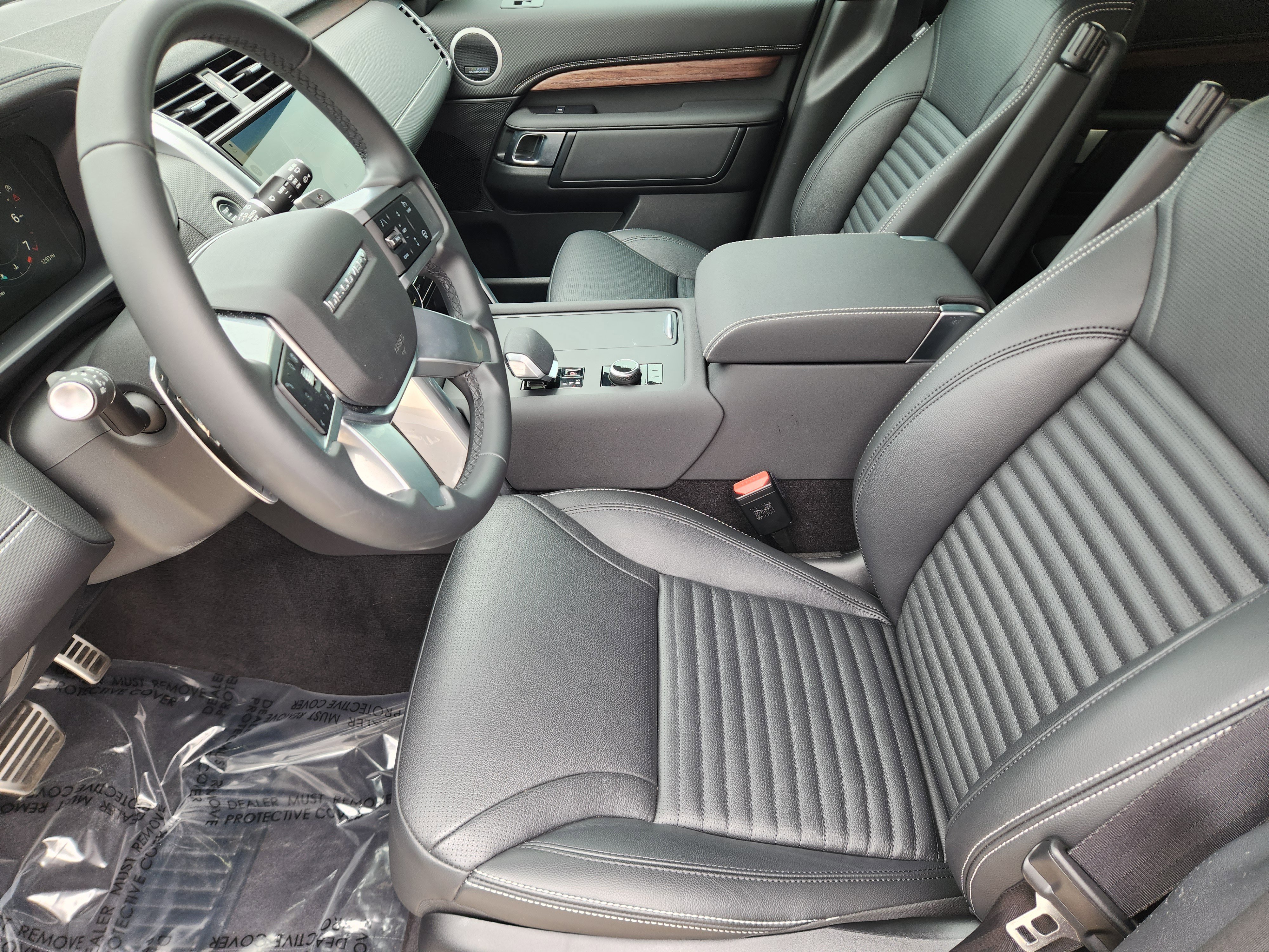 Certified 2025 Land Rover Discovery Dynamic SE AWD/4WD image 8