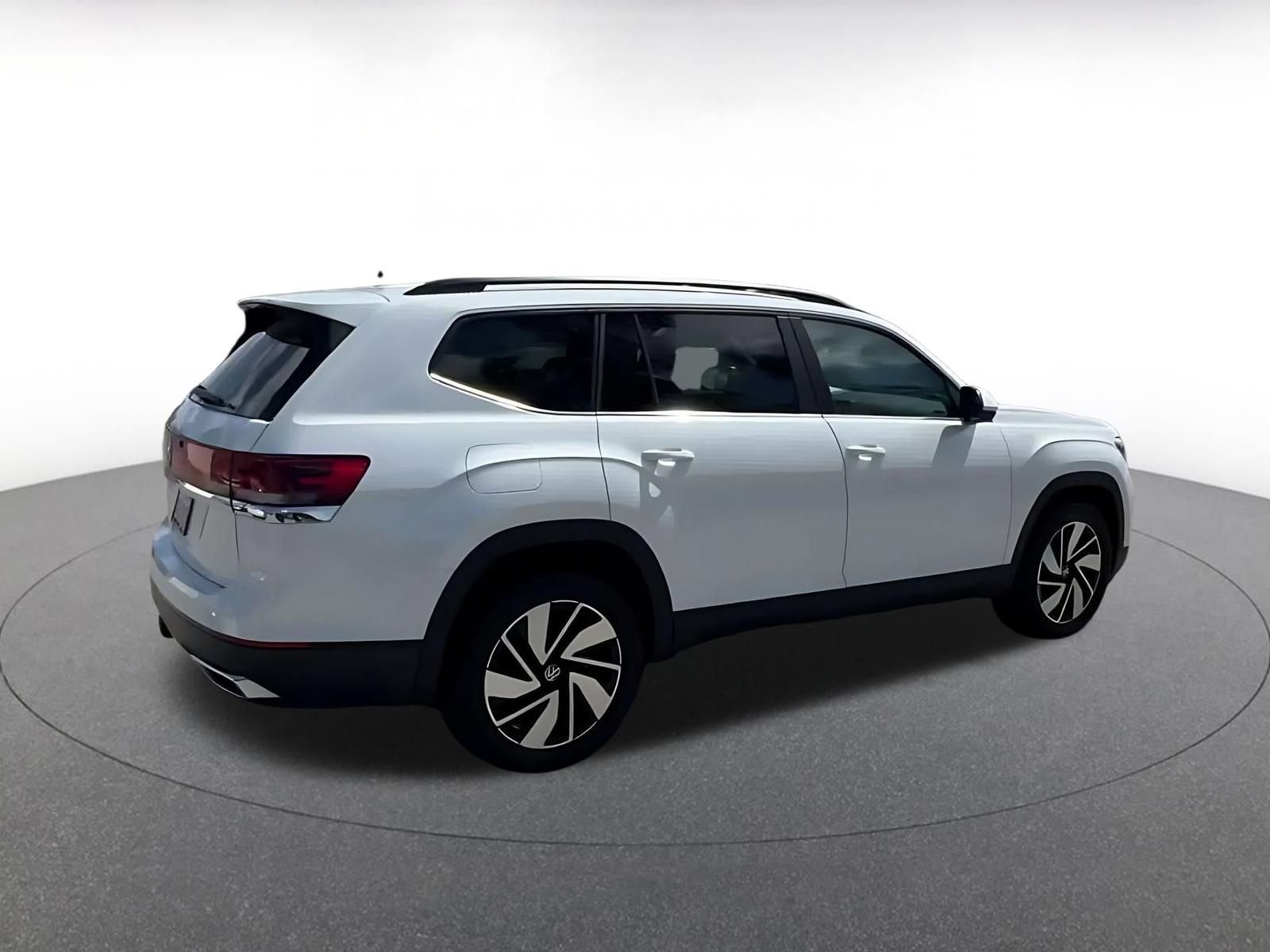 Used 2026 Volkswagen Atlas SE FWD image 13