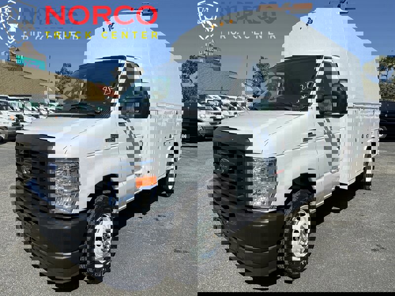 Used 2023 Ford E-350 and Econoline 350 Super Duty w/ Power Windows & Locks Group image 4