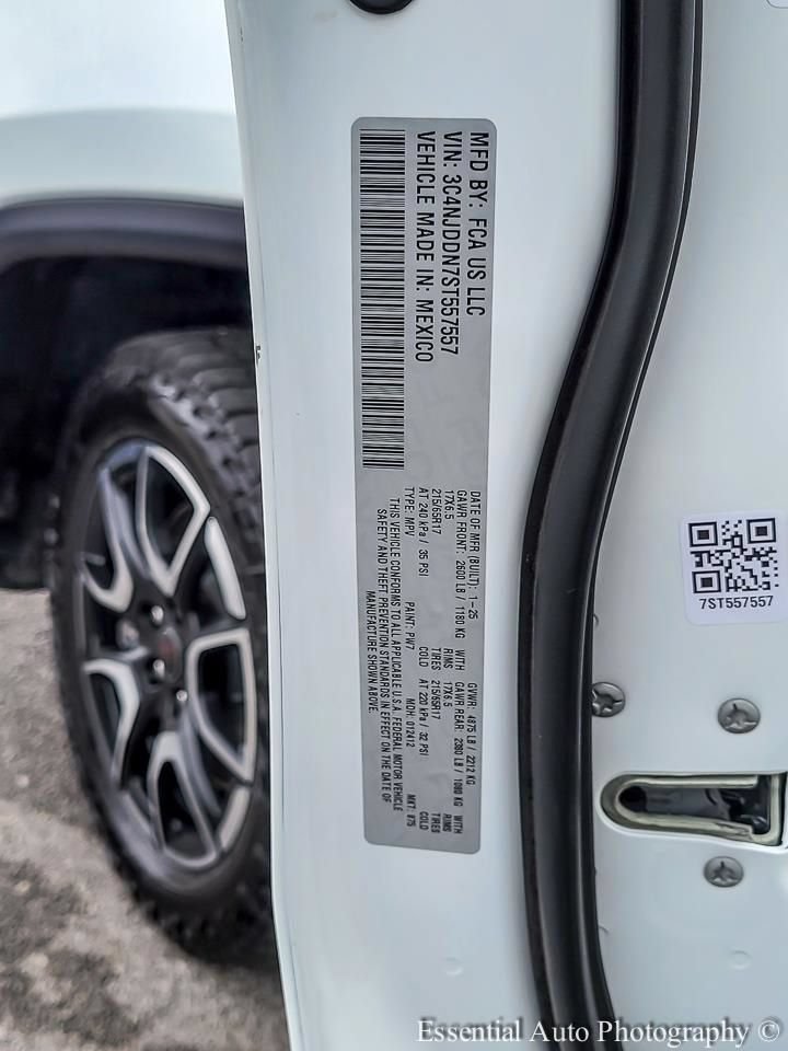 Used 2025 Jeep Compass Trailhawk AWD/4WD image 34