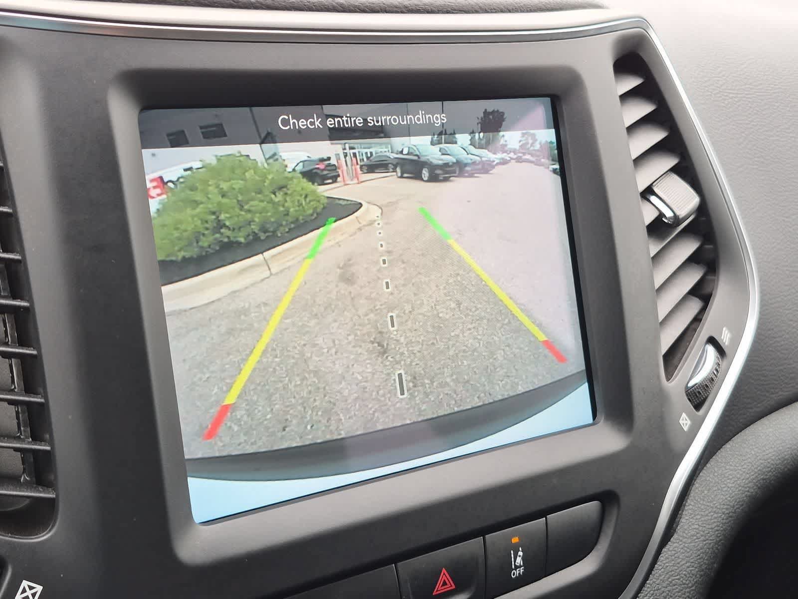 Used 2022 Jeep Cherokee Latitude AWD/4WD image 29