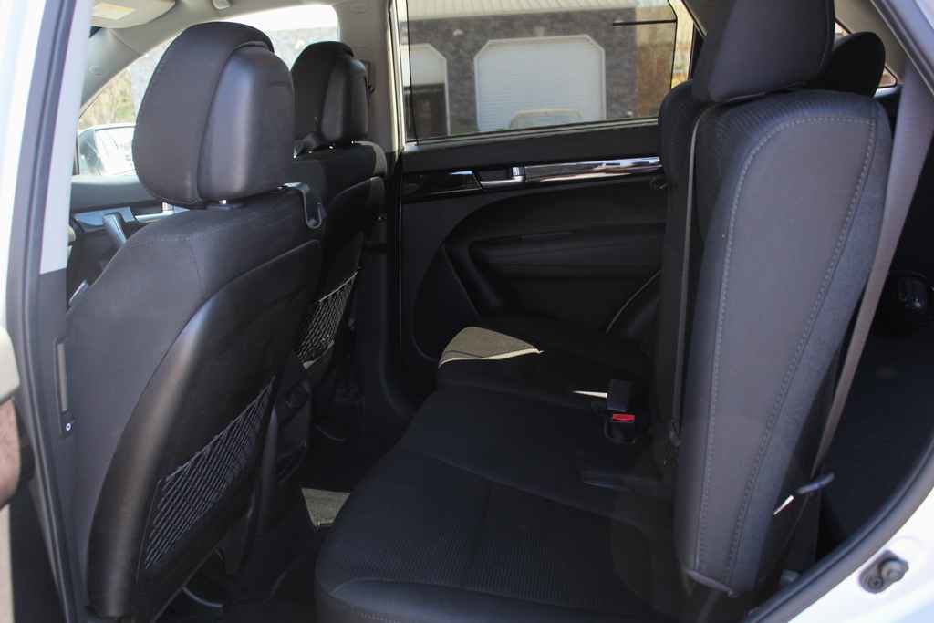 Used 2014 Kia Sorento LX image 25