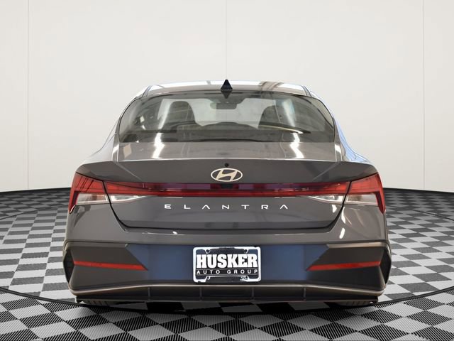 Used 2025 Hyundai Elantra SEL FWD image 11