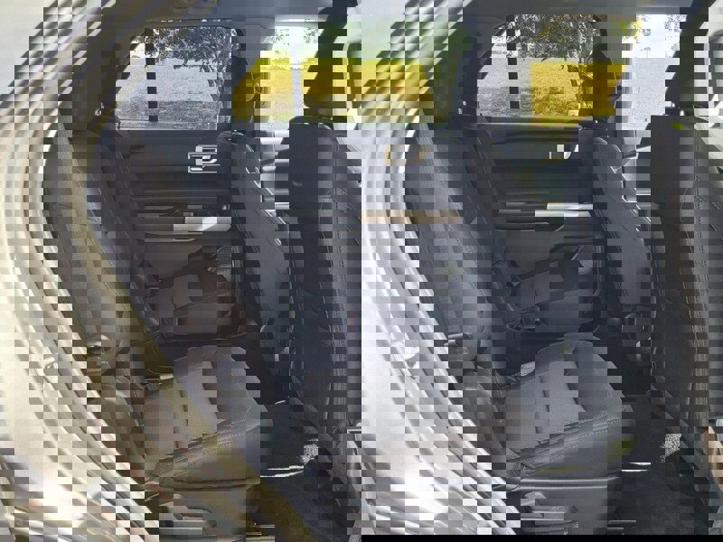 Used 2023 Ford Explorer XLT image 13