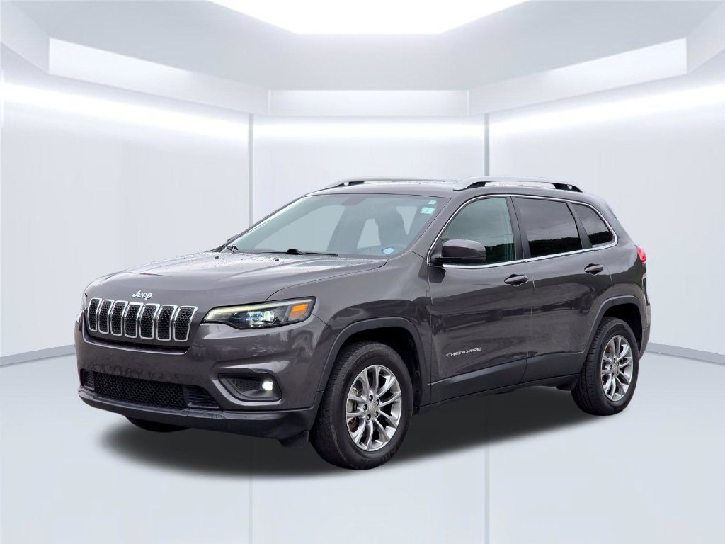 Used 2019 Jeep Cherokee Latitude Plus w/ Comfort/Convenience Group AWD/4WD image 2