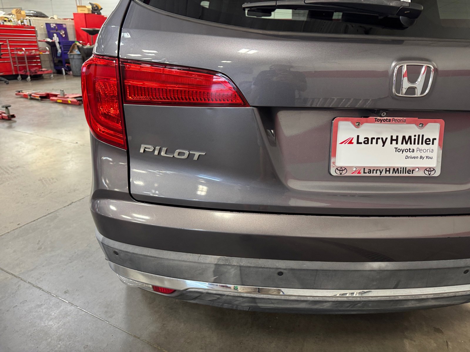 Used 2018 Honda Pilot Touring image 25