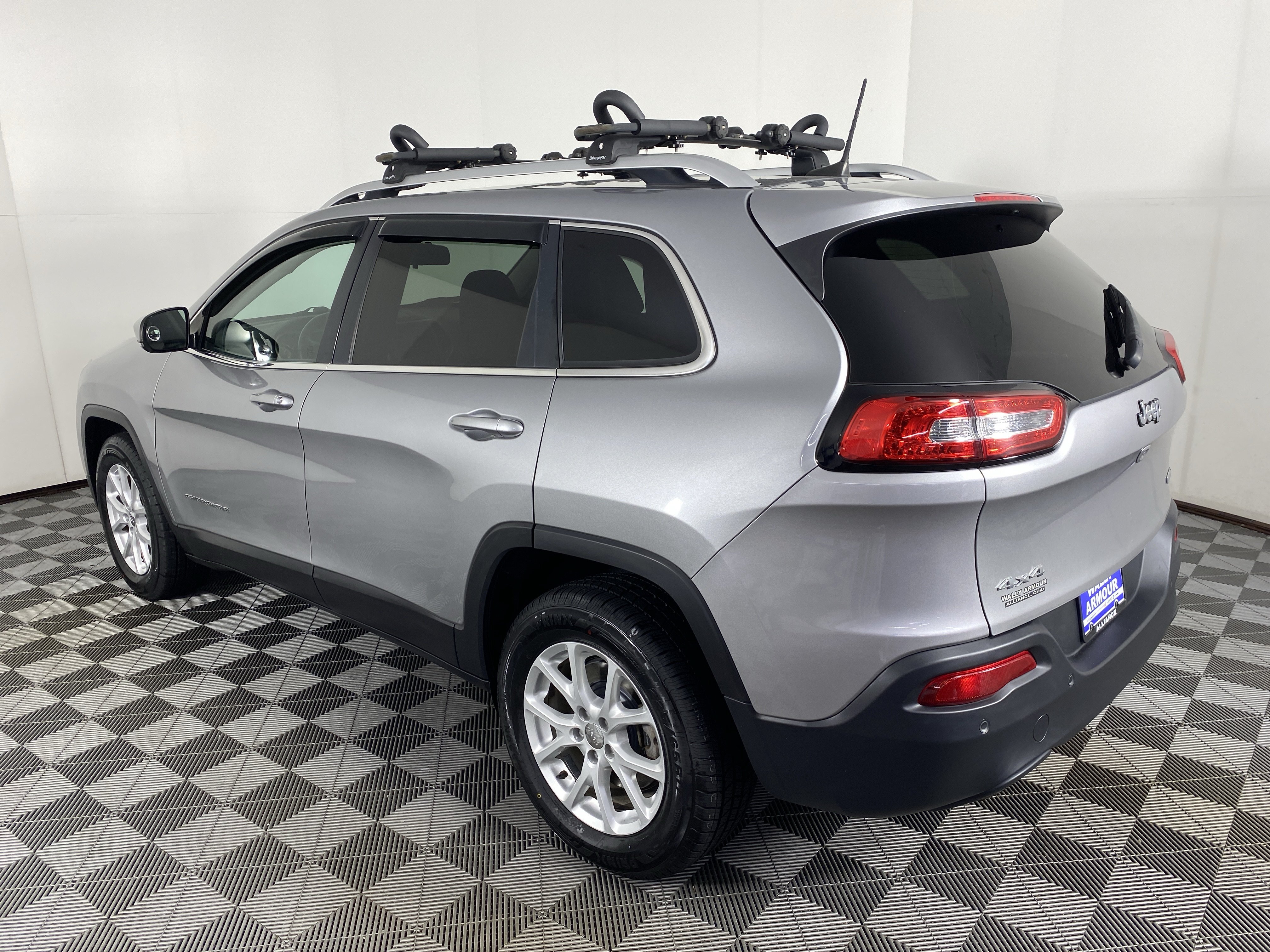 Used 2016 Jeep Cherokee Latitude w/ Safety/Convenience Group AWD/4WD image 8