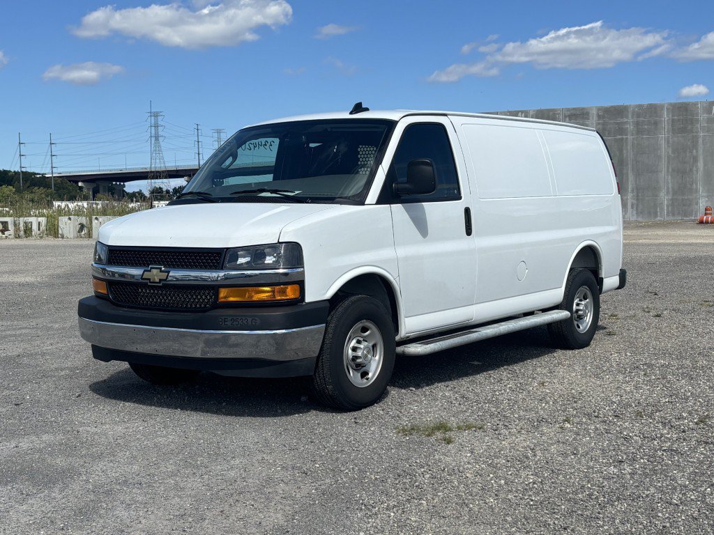 Used 2025 Chevrolet Express 2500 w/ Driver Convenience Package RWD image 3