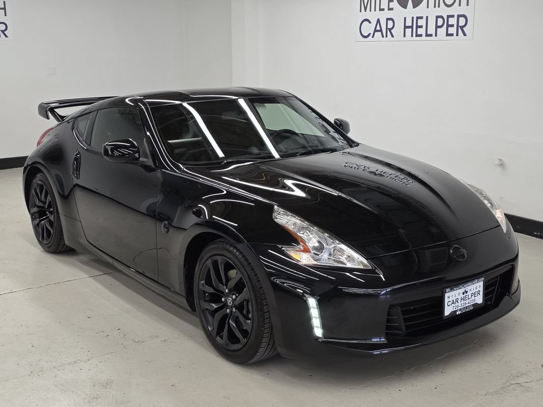 Used 2017 Nissan 370Z Coupe RWD image 4
