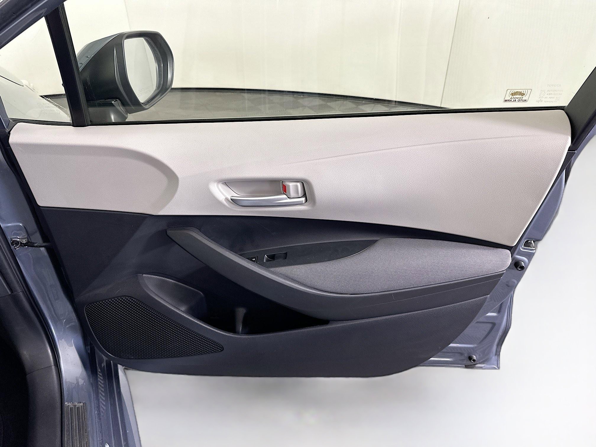 Used 2020 Toyota Corolla LE image 30