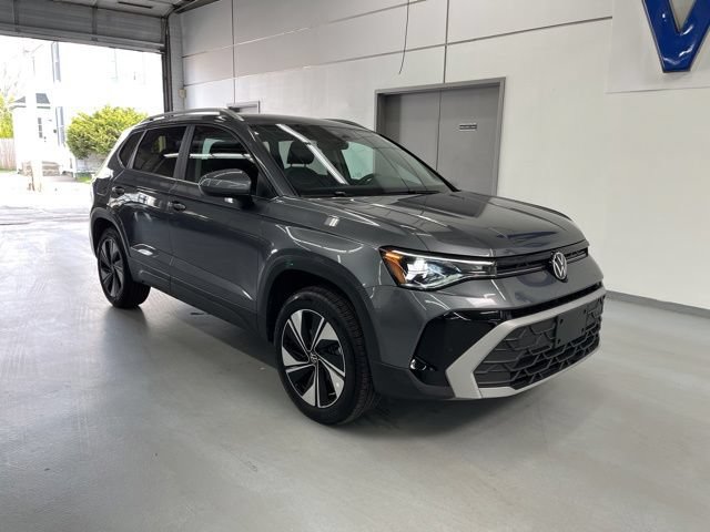 Used 2025 Volkswagen Taos SE AWD/4WD image 5